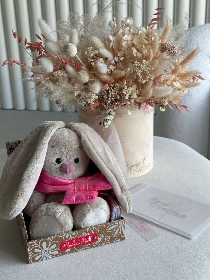 Зайка Ми в дутом шарфе Зайка Ми в дутом шарфе