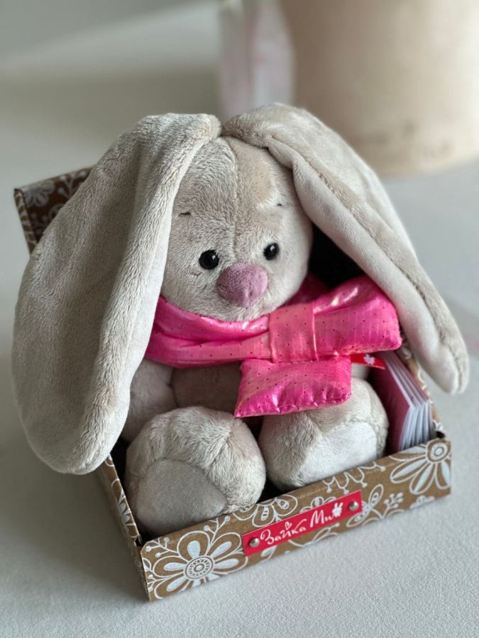 Зайка Ми в дутом шарфе Зайка Ми в дутом шарфе