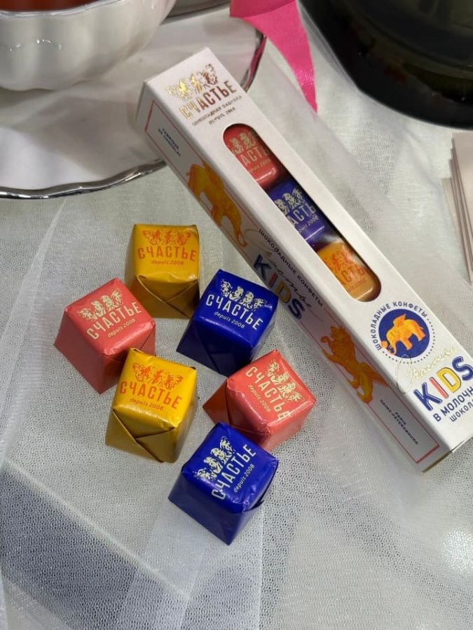 Набор из 6 конфет «Счастье» Детям Набор из 6 конфет «Счастье» Детям