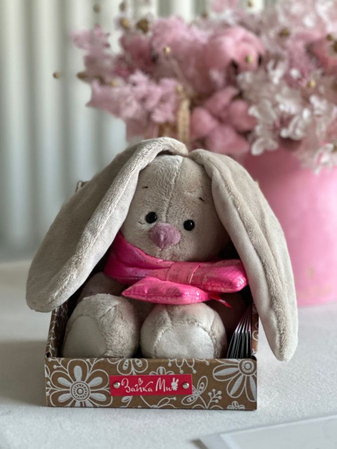 Зайка Ми в дутом шарфе Зайка Ми в дутом шарфе