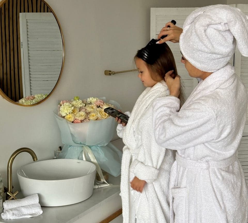 Преимущества заказа цветов на День матери у нас