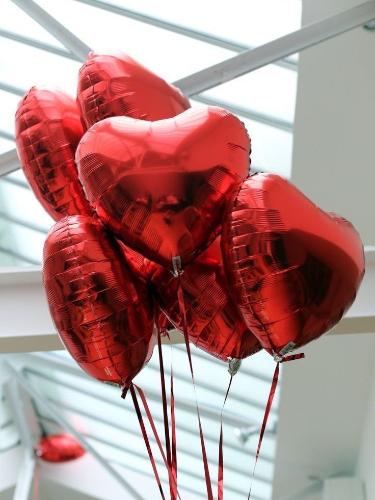 Фонтан шаров «Красные сердца»
